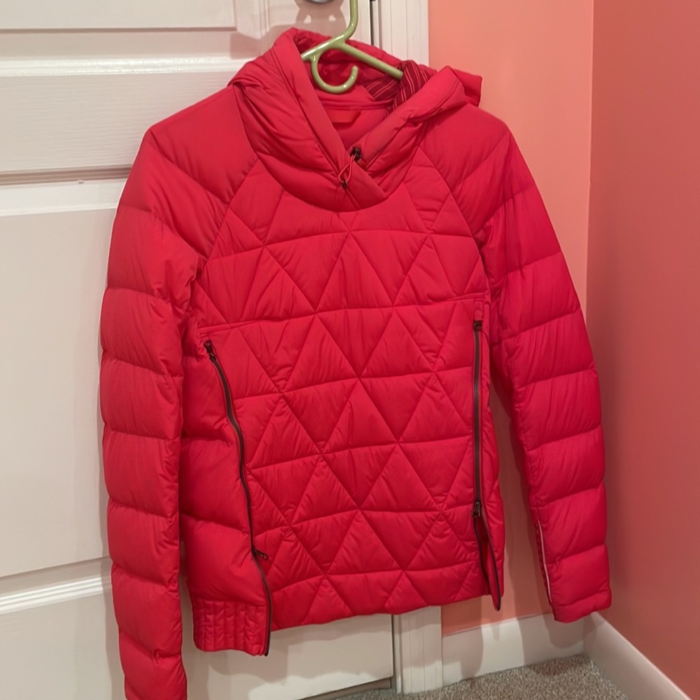 Lululemon “Fluffed up” Pull Over Down Coat
